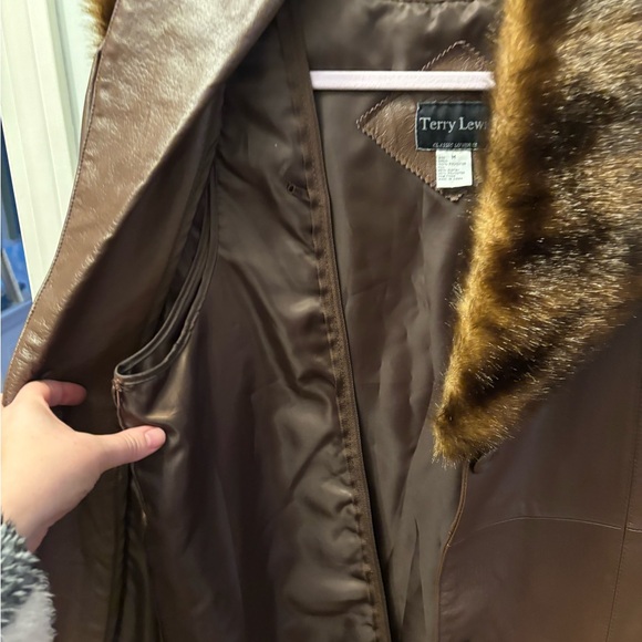 Brown Trench Coat with Plush Fur Collar - Picture 4 of 5